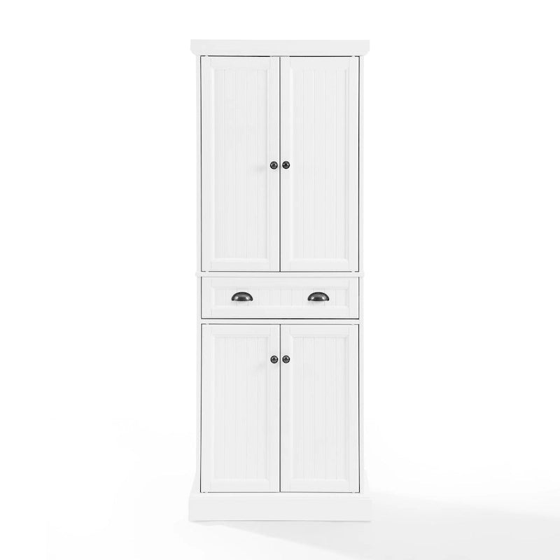 Armoire de garde-manger en lambris de style côtier